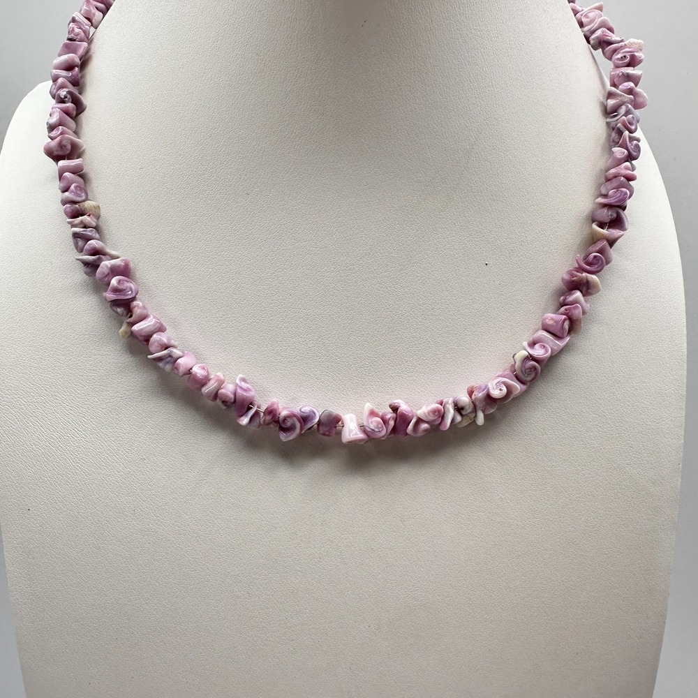Vintage 90s Gold Tone Shell Chip Necklace - Retro Women's Jewelry